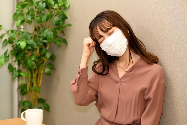 コロナに感染女性